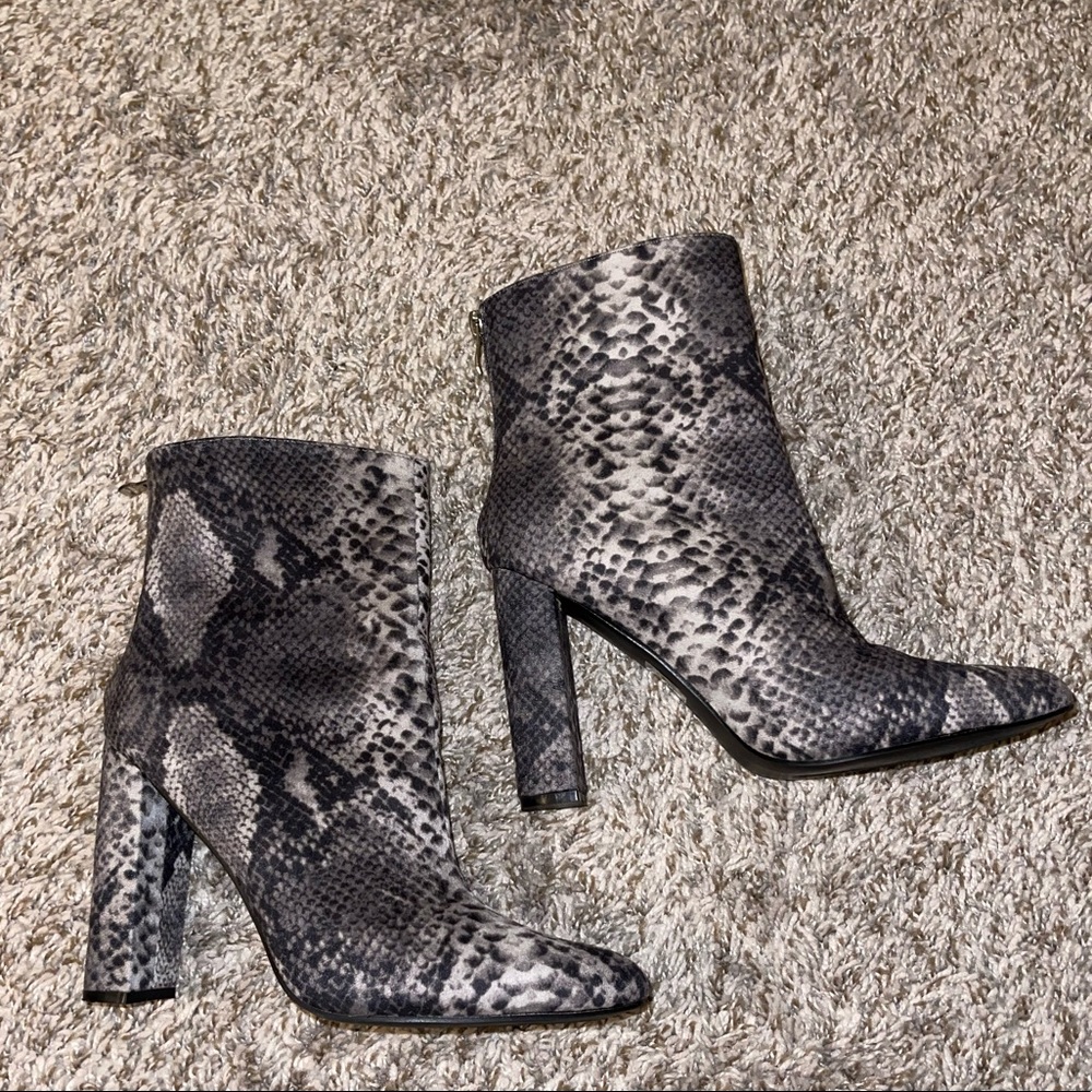 Fashion Nova Faux suede Booties